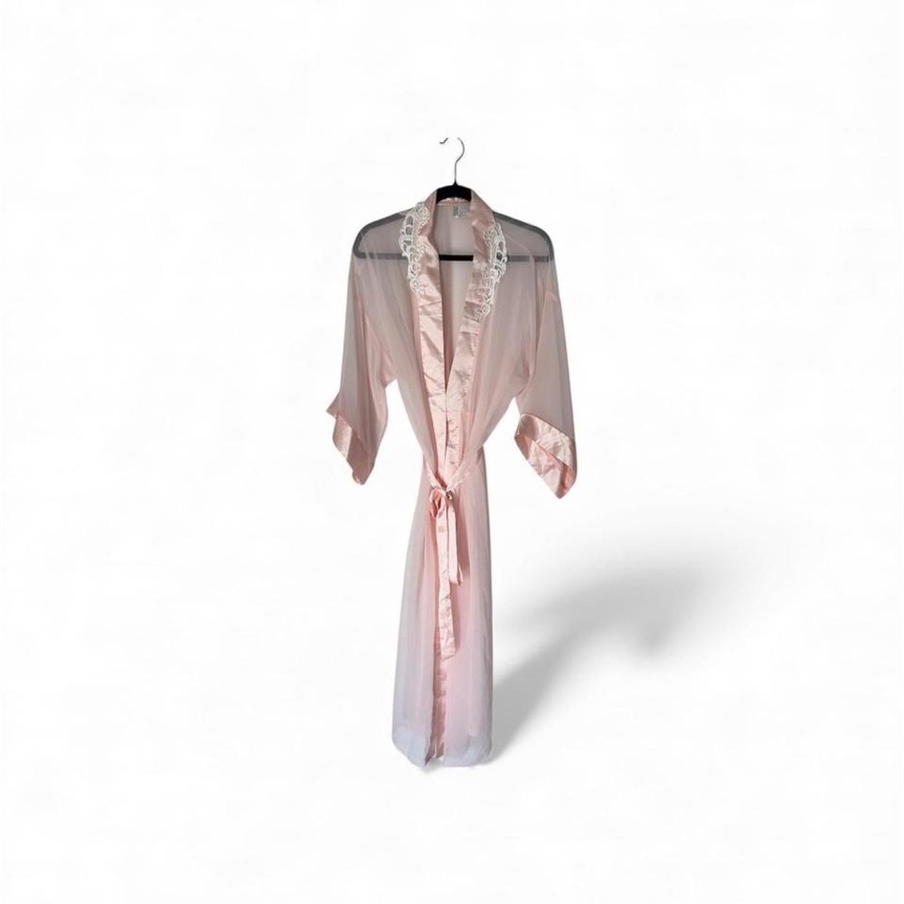 Pink‎ vintage California Dynasty robe with lace trim detail lingerie